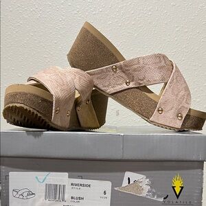 Volatile Blush Platform Sandals